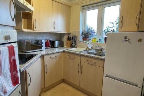 Kitchen 2.jpg