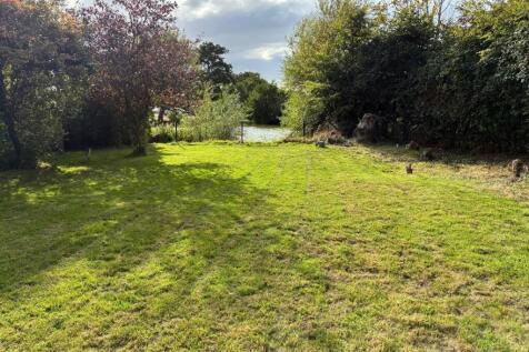 Rear garden 2.jpg