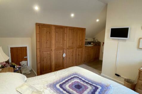 Bedroom..jpg