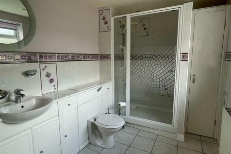 Bathroom.,.jpg
