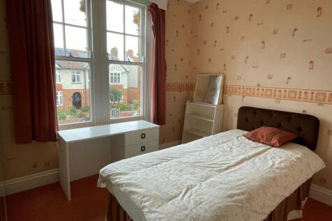 Bedroom..jpg