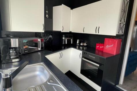 Kitchen 2.jpg