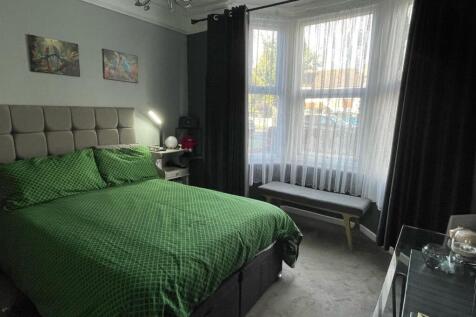 Bedroom,,.jpg
