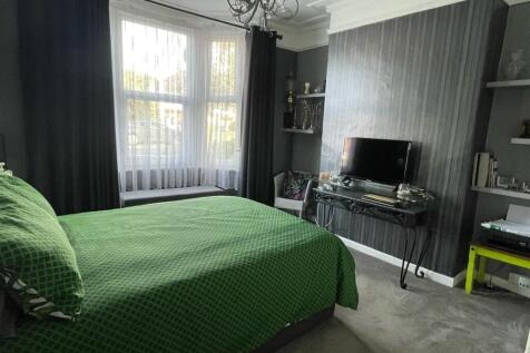 Bedroom&#39;.jpg