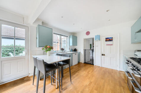 1364674-4-68e6698...