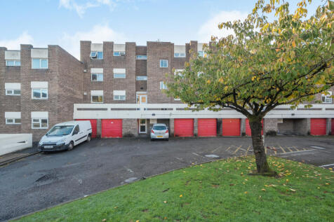 1371299-4-68f7428...