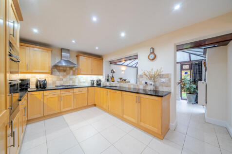 1372612-22-6901f8...