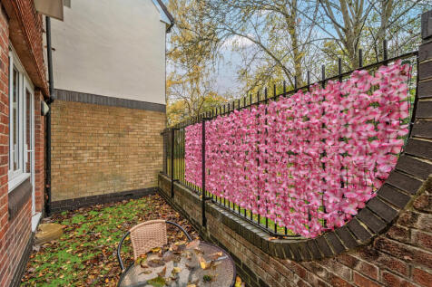 1376329-3-690c72f...