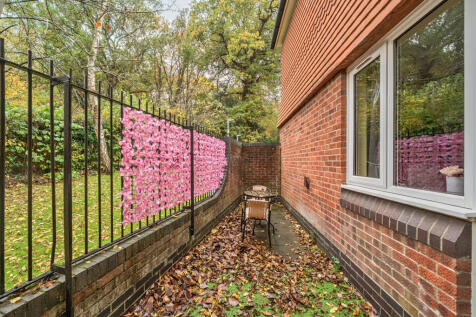 1376329-4-690c735...