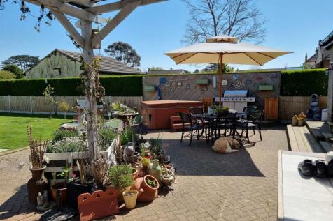 ALTERNATE VIEW OF GARDEN (1)