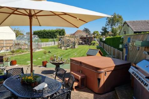 ALTERNATE VIEW OF GARDEN (1)