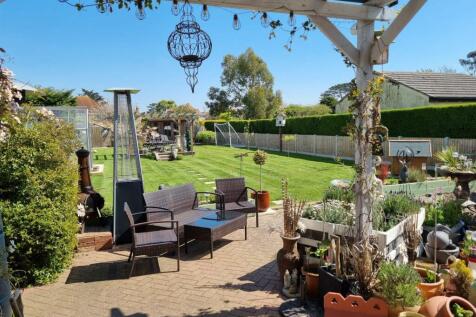 ALTERNATE VIEW OF GARDEN (2)
