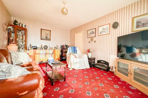 ALTERNATE VIEW OF LOUNGE