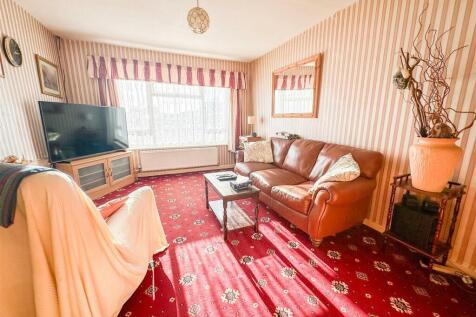 ALTERNATE VIEW OF LOUNGE