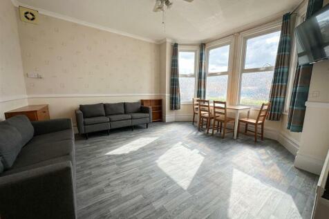 FRONT LOUNGE