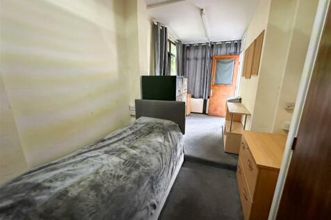 STAFF SLEEP IN ROOM