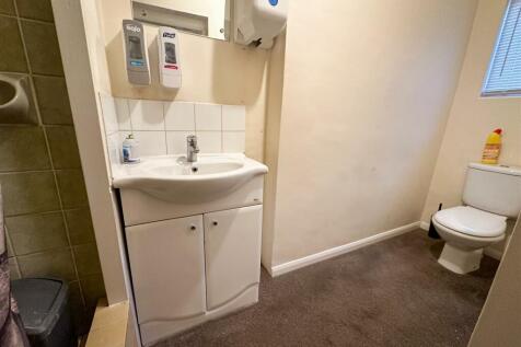 EN-SUITE STAFF SHOWER ROOM
