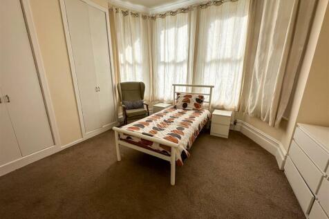 BEDROOM 22