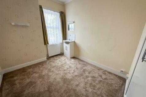 BEDROOM 18