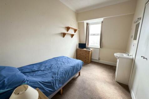 BEDROOM 20