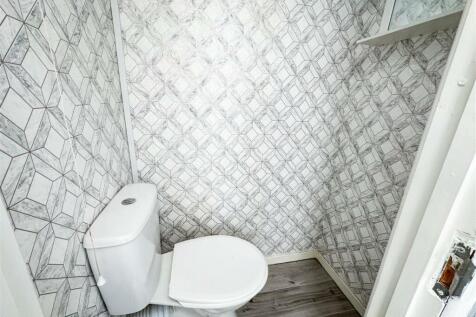 FIRST FLOOR CLOAKROOM