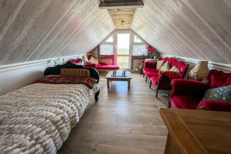FIRST FLOOR LOUNGE