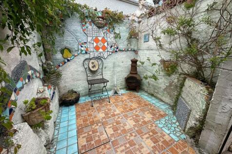ALTERNATE VIEW OF GARDEN