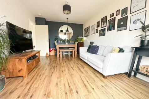 ALTERNATE VIEW OF LOUNGE/DINER