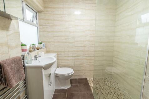 GROUND FLOOR SHOWER ROOM