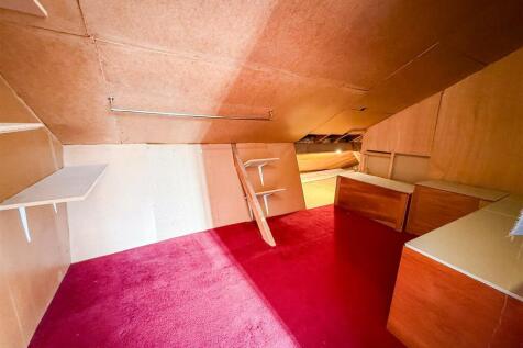 WALK-IN WARDROBE