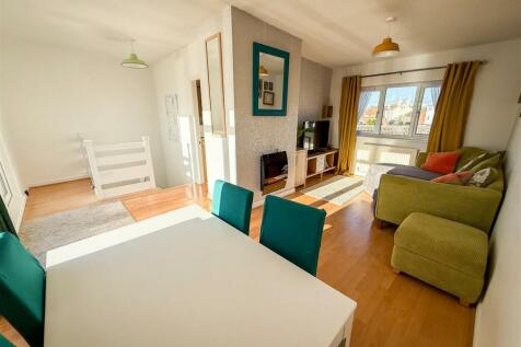LOUNGE/DINER