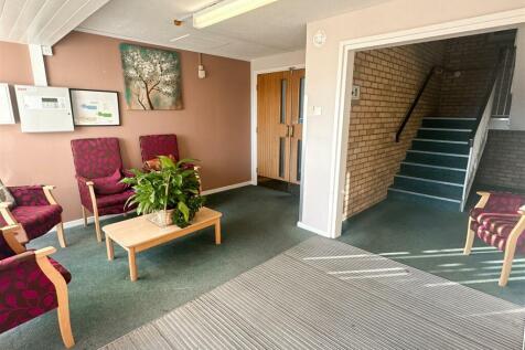 COMMUNAL ENTRANCE HALLWAY