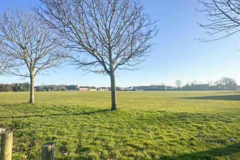 GREENSWARD/PLAYING FIELD OPPOSITE REGENCY LODGE