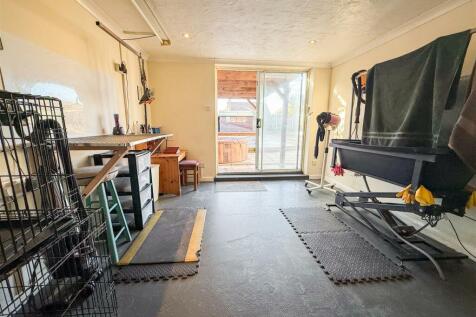 OFFICE/STUDIO (Potential Annexe Accomodation)