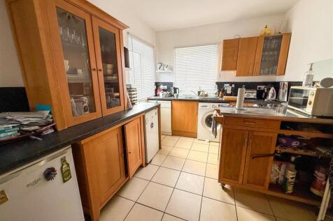 ALTERNATE VIEW OF KITCHEN/DINER