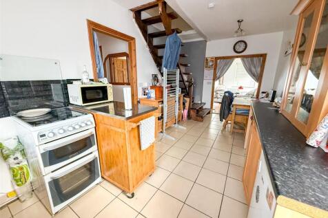 ALTERNATE VIEW OF KITCHEN/DINER
