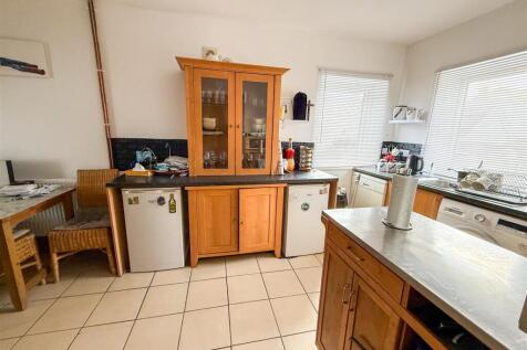 ALTERNATE VIEW OF KITCHEN/DINER