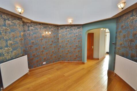 CENTRAL VAULTED RECEPTION HALLWAY