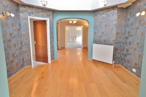 CENTRAL VAULTED RECEPTION HALLWAY
