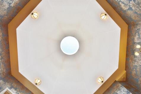 CENTRAL VAULTED RECEPTION HALLWAY