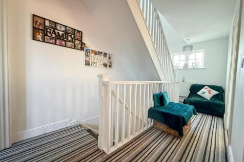 FIRST FLOOR LANDING