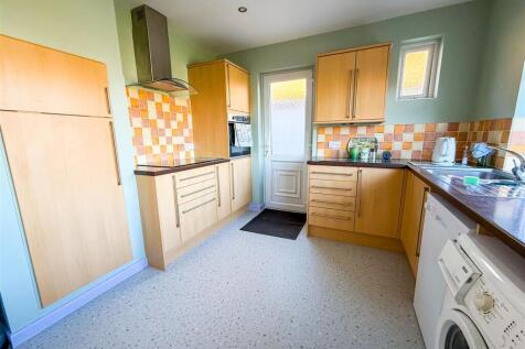 ALTERNATE VIEW TO KITCHEN