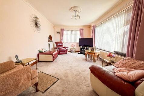 ALTERNATE VIEW OF LOUNGE