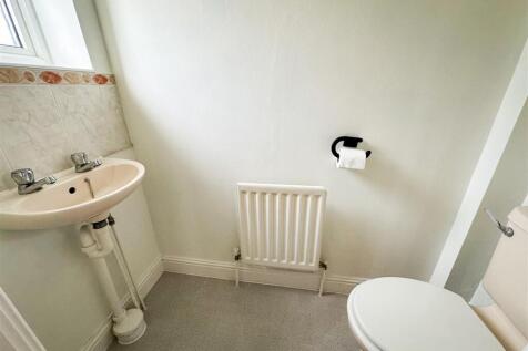 GROUND FLOOR CLOAKROOM