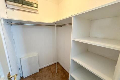 WALK IN WARDROBE