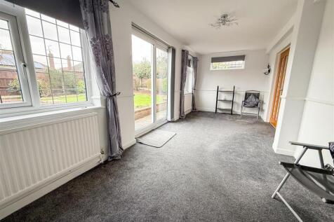 SITTING/DINING ROOM