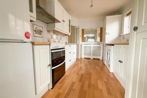ALTERNATE VIEW OF KITCHEN