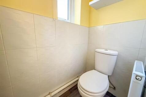 GROUND FLOOR CLOAKROOM