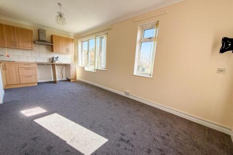 LOUNGE/KITCHENETTE
