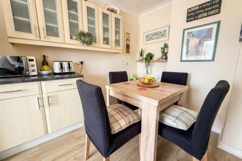 ALTERNATE VIEW OF KITCHEN/DINER